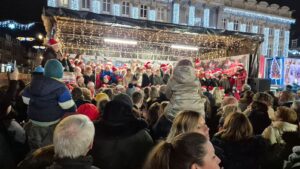 Lire la suite à propos de l’article La chorale de l’École Saint-Bernard au marché de Noël de Cambrai