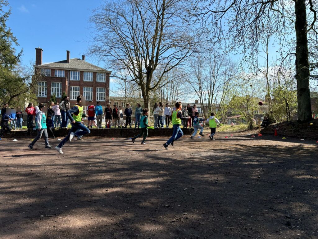 Un tournoi de foot qui met l’ambiance à la récré